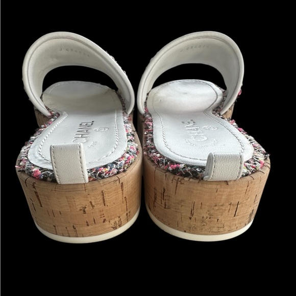 🚨SOLD🚨Chanel pink/Multicolor Tweed Mules - Picture 3 of 7
